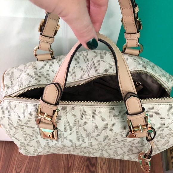 Michael Kors Grayson Large White Logo Satchel - Picture 3 of 6